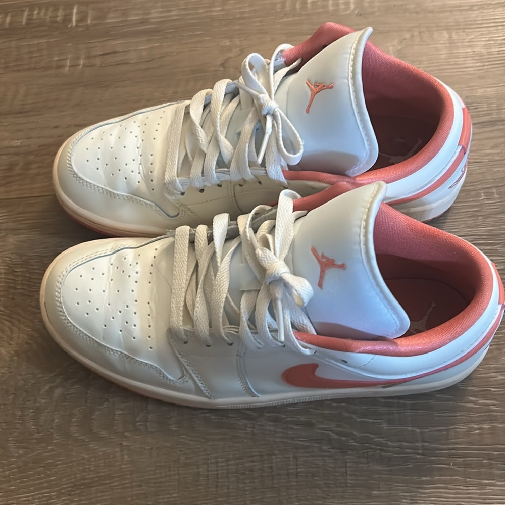 Women Nike  Jordan Shoes Size 9.5 Almost New Color White And Pink. - Picture 3 of 13